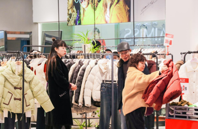 國(guó)風(fēng)系列走俏，漢口北品牌服裝城羽絨服迎銷(xiāo)售旺季